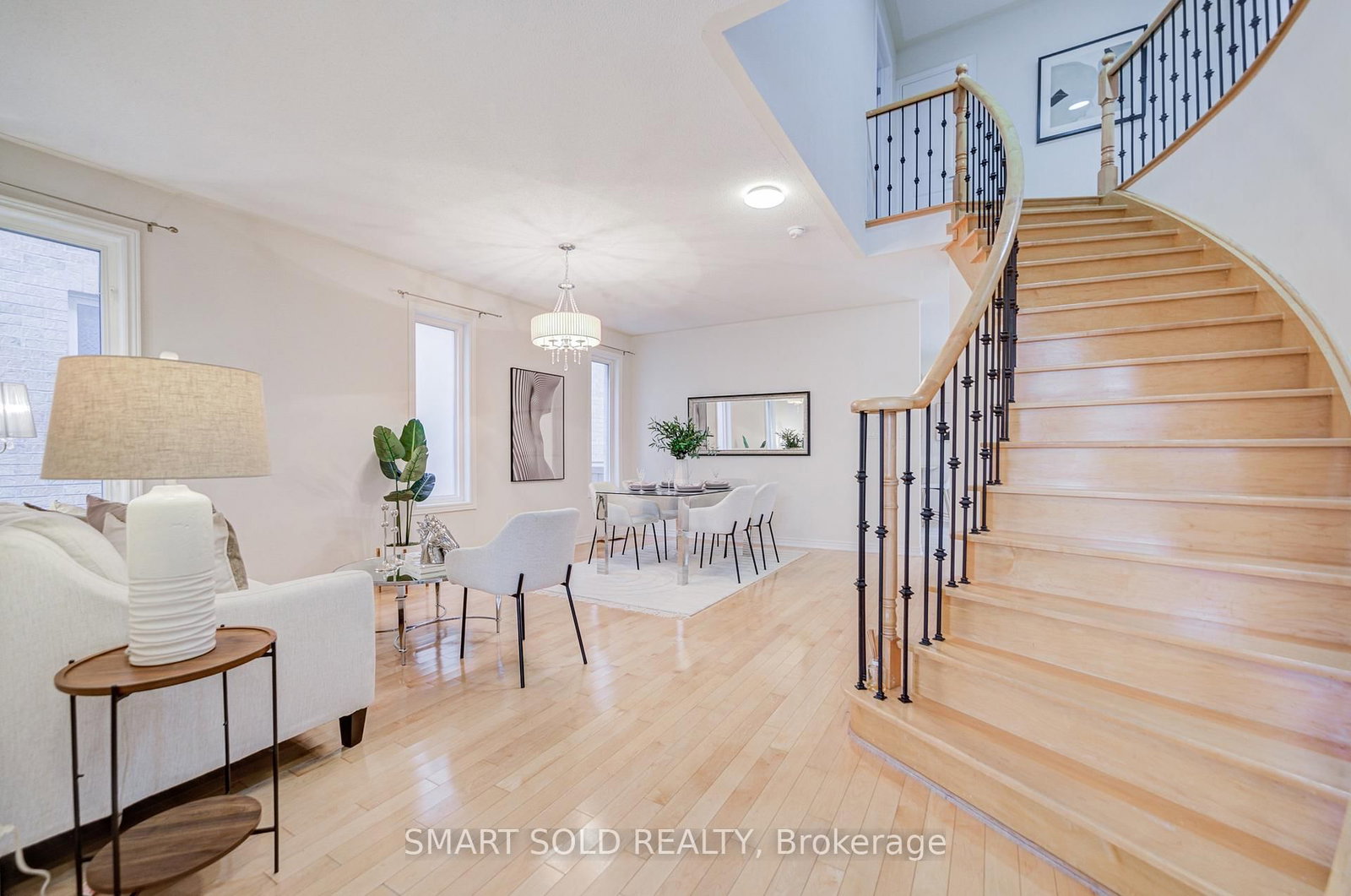 47 Township Avenue • Richmond Hill, ON photo 8