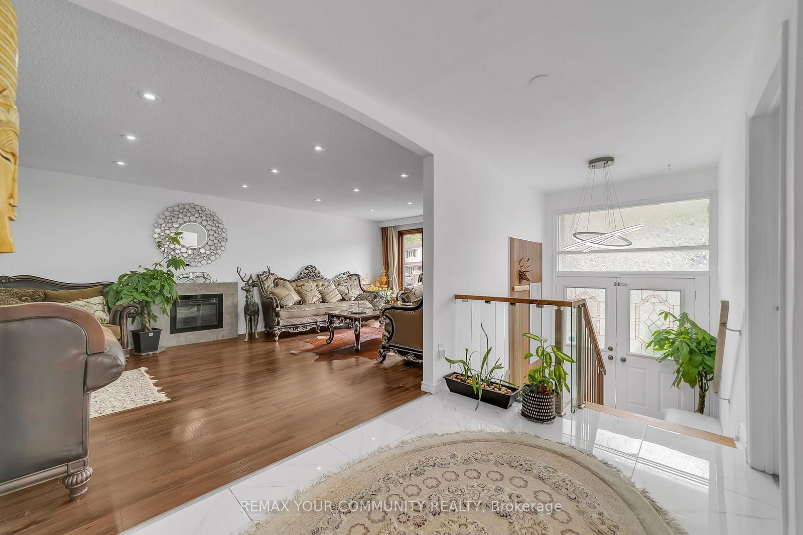 210 Currey Crescent • Newmarket, ON photo 8