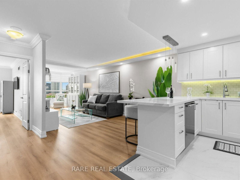 710 - 7601 Bathurst Street