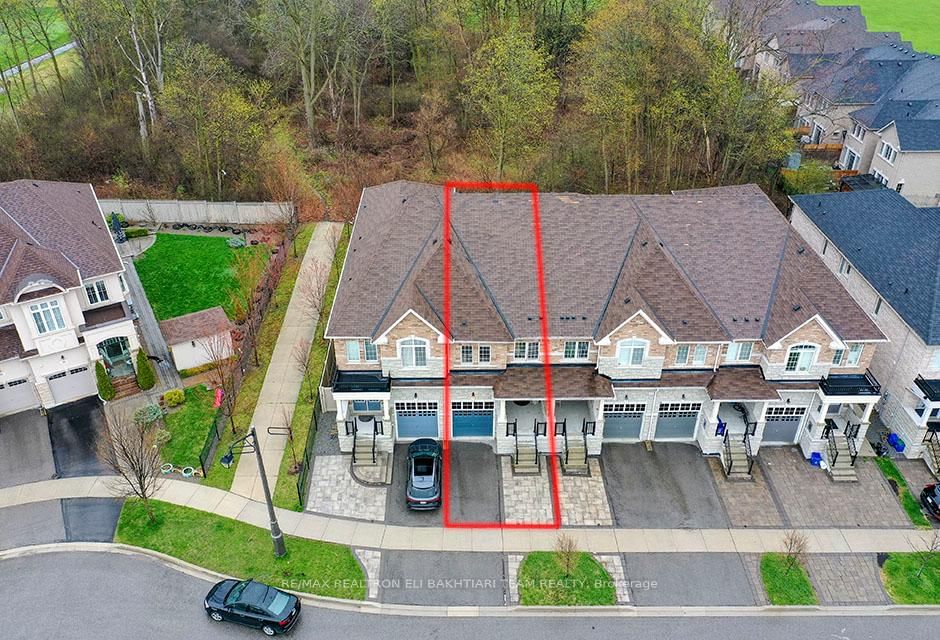 96 Port Arthur Crescent • Richmond Hill, ON photo 2