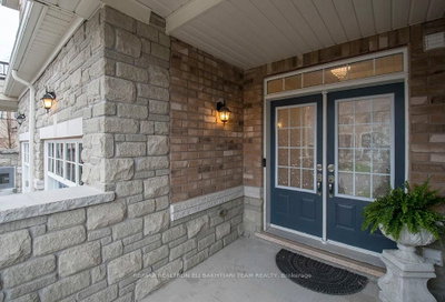 96 Port Arthur Crescent • Richmond Hill, ON photo 4