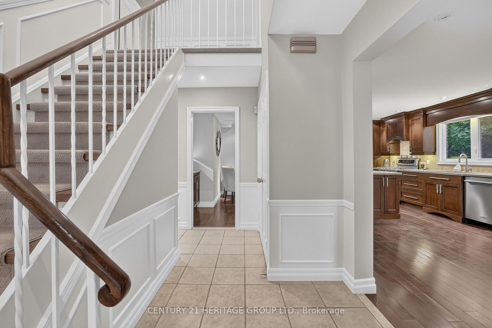 28 Innis Crescent • Richmond Hill, ON photo 7