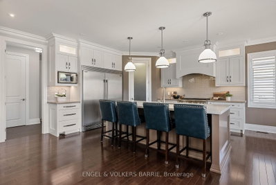 327 Sunnybrae Avenue • Innisfil, ON photo 8