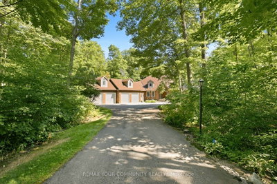 38 Hill Country Drive • Whitchurch-Stouffville, ON photo 2