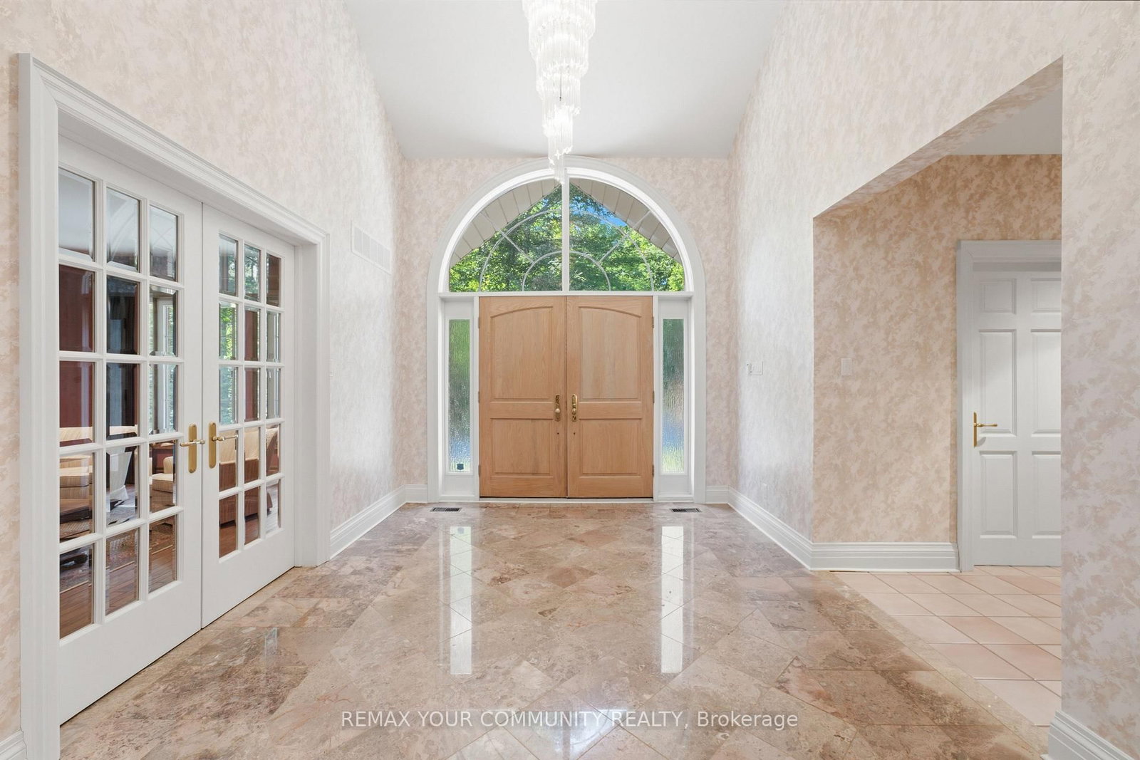 38 Hill Country Drive • Whitchurch-Stouffville, ON photo 5