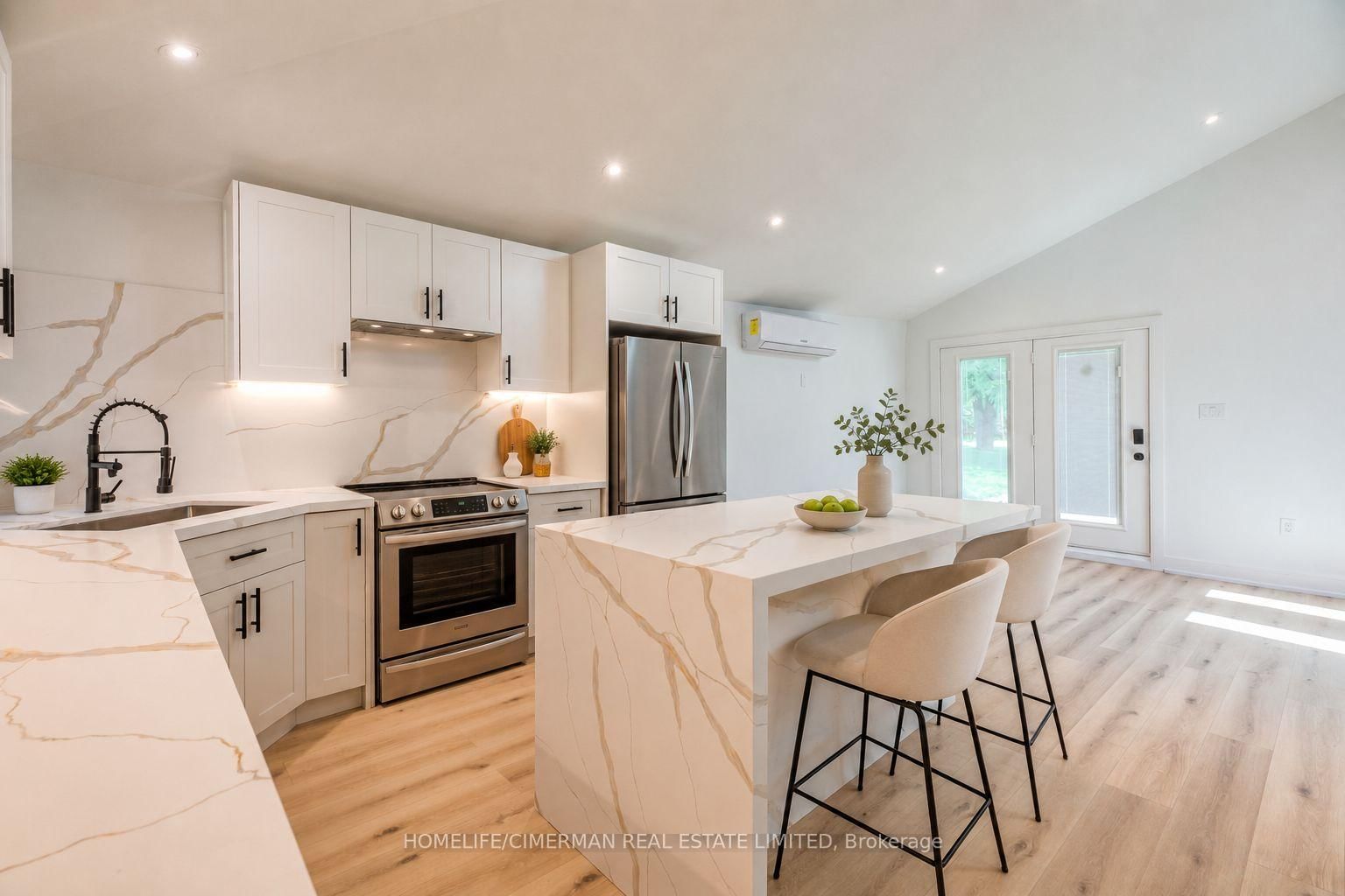 26826 Park Road • Georgina, ON photo 6