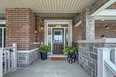 32 Mel Irving Drive • Bradford West Gwillimbury, ON photo 3