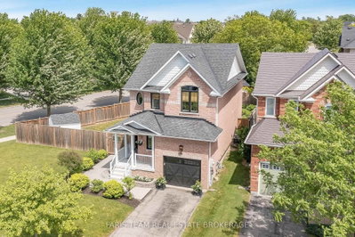 86 Margaret Graham Crescent • East Gwillimbury, ON photo 2