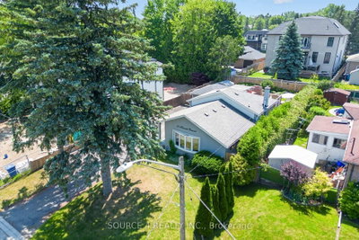 51 Knowles Crescent • Aurora, ON photo 4