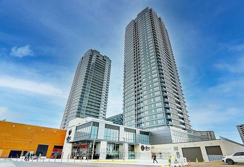 3310 - 30 Upper Mall Way