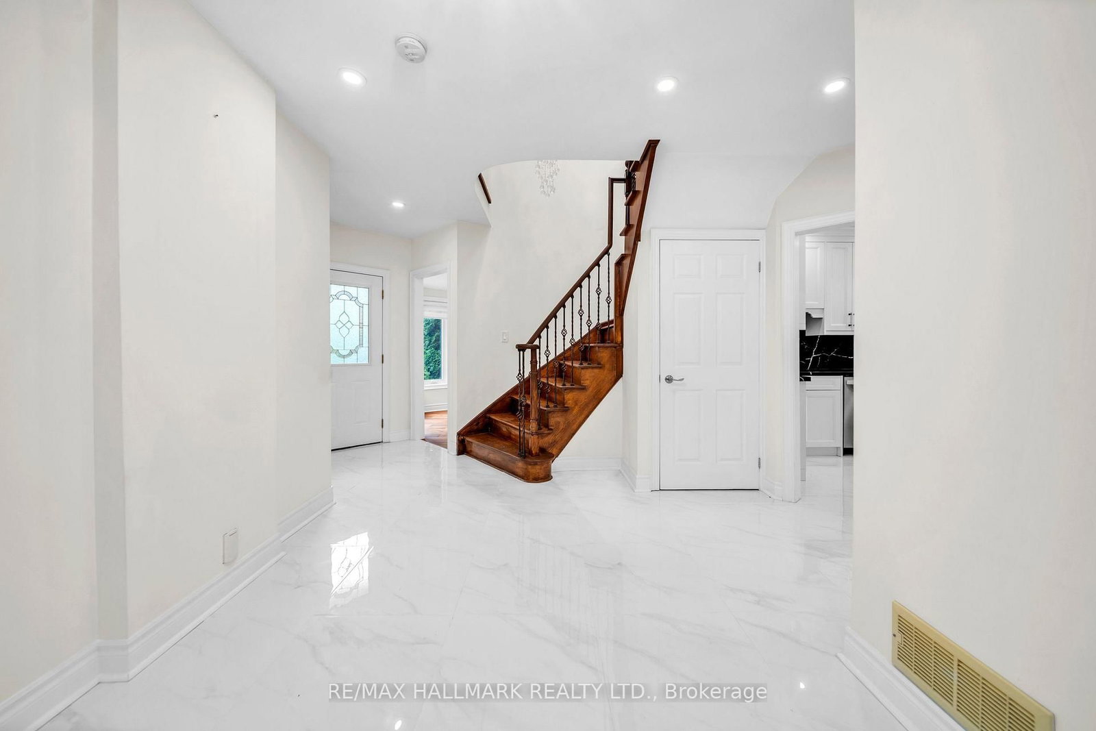 872 Hilton Boulevard • Newmarket, ON photo 10