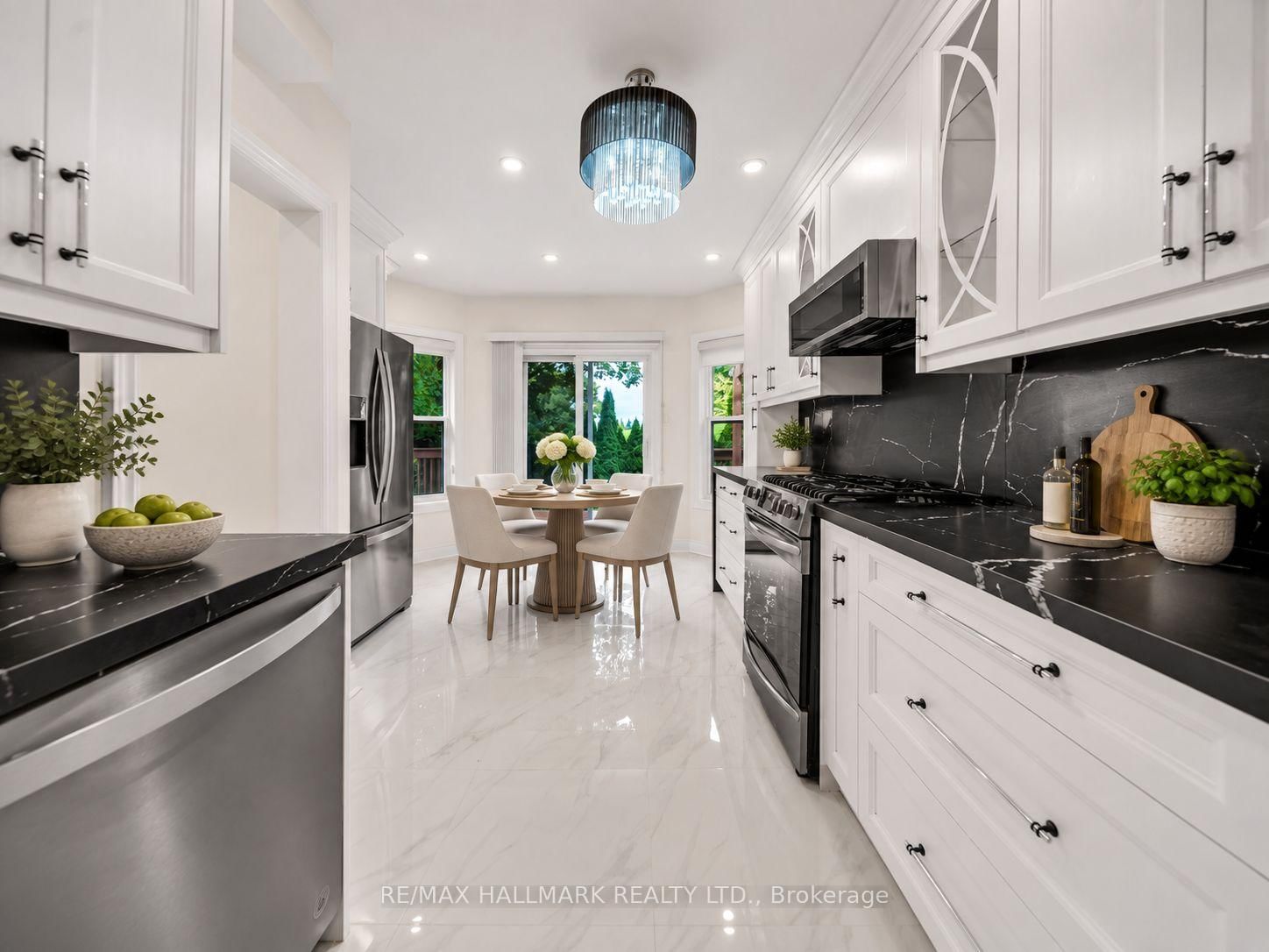 872 Hilton Boulevard • Newmarket, ON photo 16