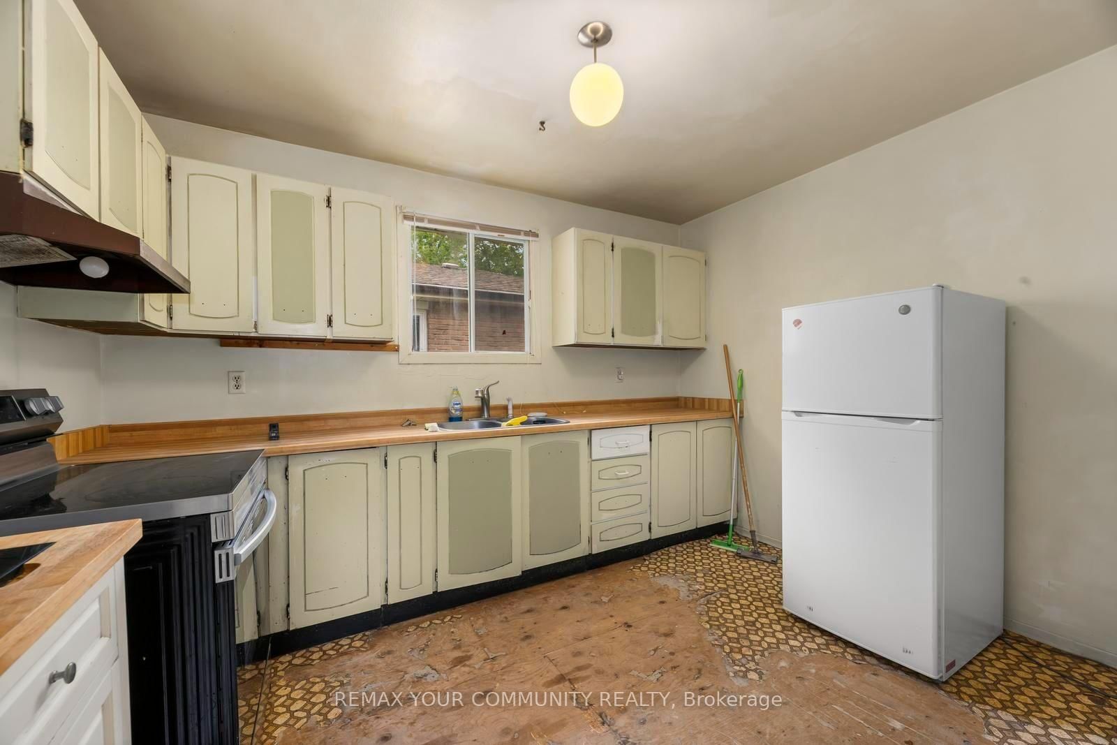 566 Highland Crescent • Brock, ON photo 4