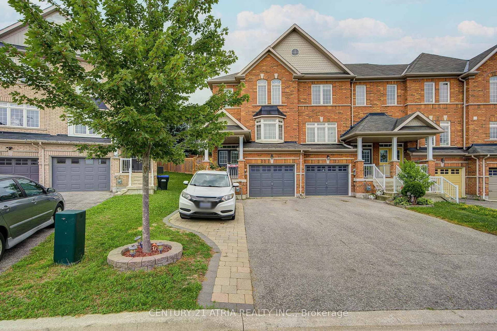 25 Matthewson Avenue • Bradford West Gwillimbury, ON photo 1