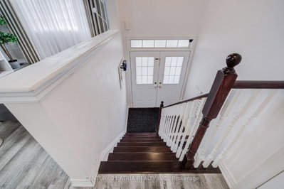 25 Matthewson Avenue • Bradford West Gwillimbury, ON photo 6