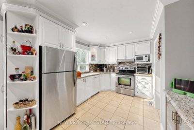 197 Lucas Street • Richmond Hill, ON photo 8