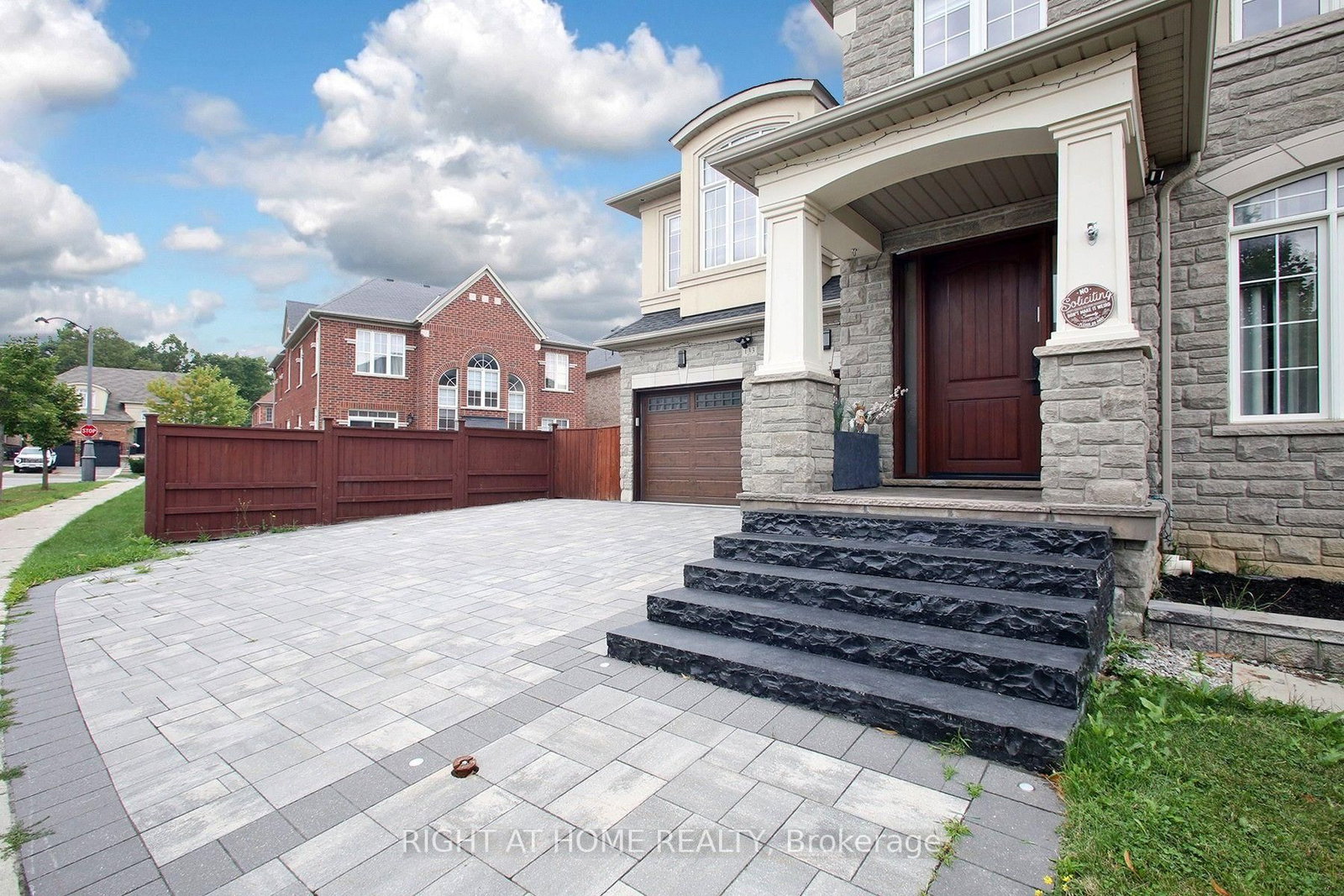 133 Woodville Drive • Vaughan, ON photo 3