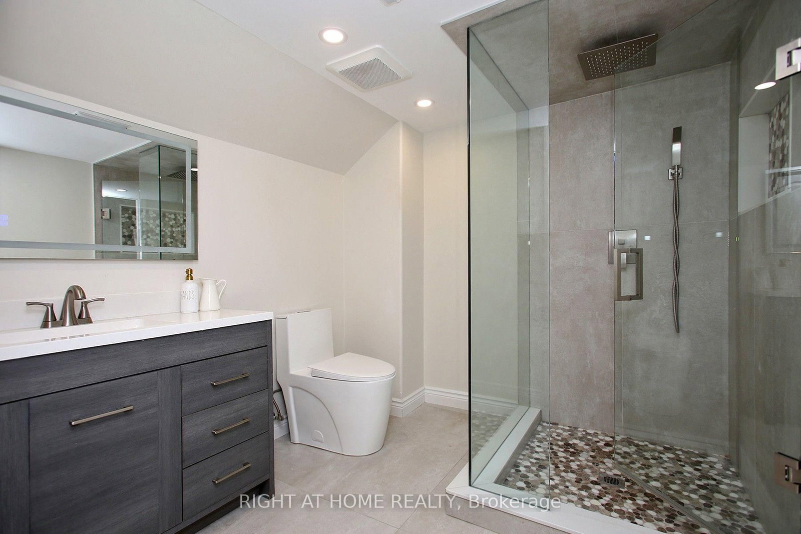 133 Woodville Drive • Vaughan, ON photo 37