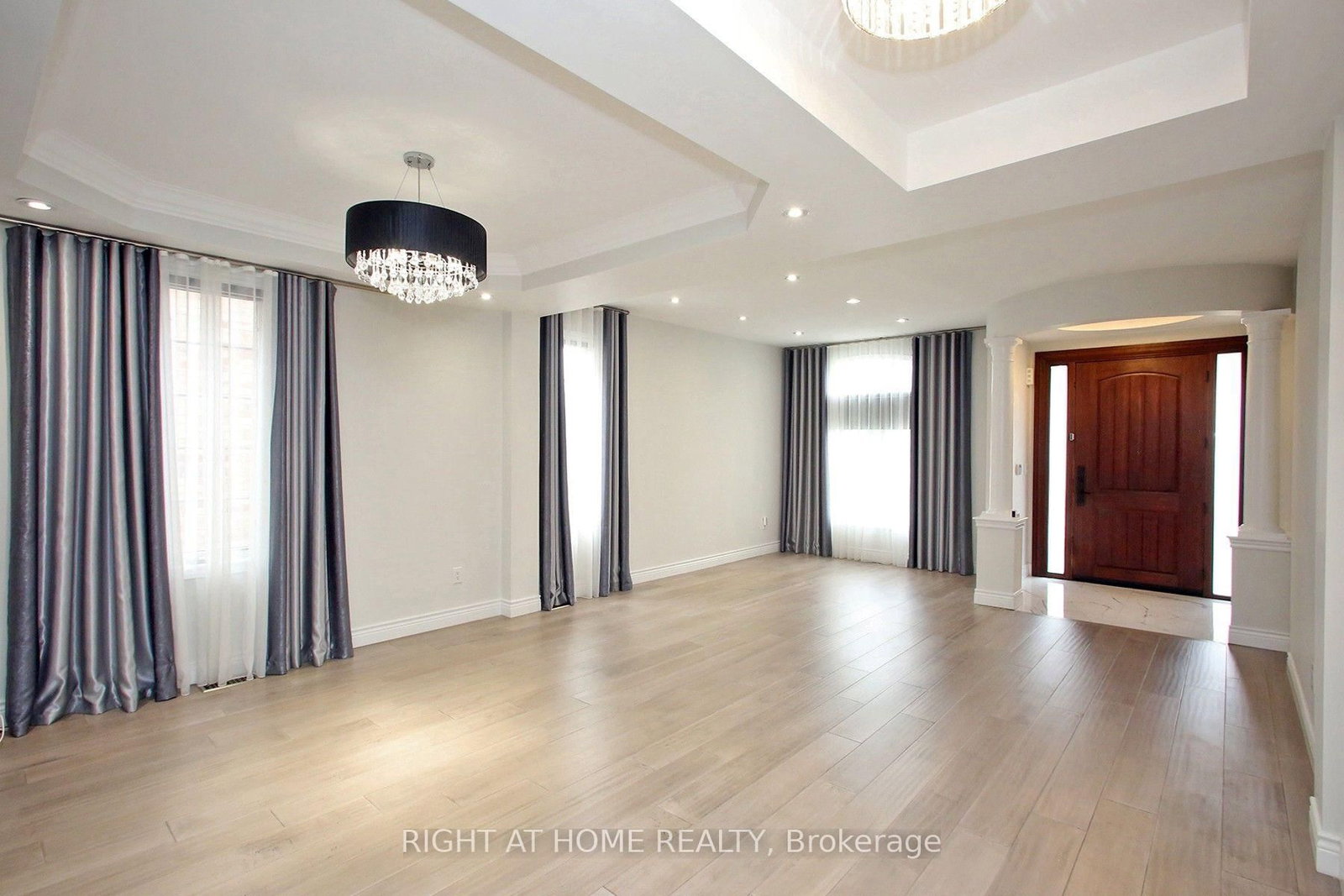 133 Woodville Drive • Vaughan, ON photo 5
