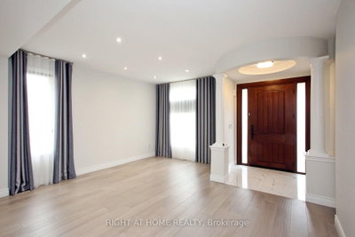133 Woodville Drive • Vaughan, ON photo 6