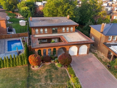 44 Wigwoss Drive • Vaughan, ON