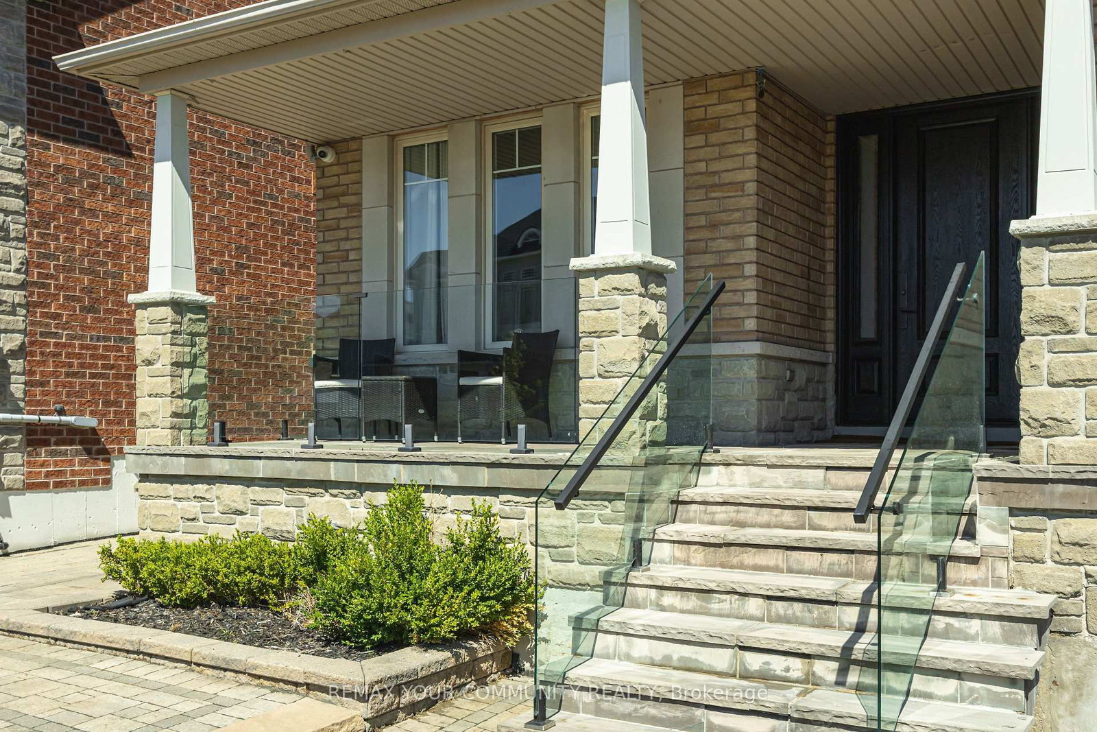 47 Vandervoort Drive • Richmond Hill, ON photo 2
