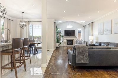 47 Vandervoort Drive • Richmond Hill, ON photo 8