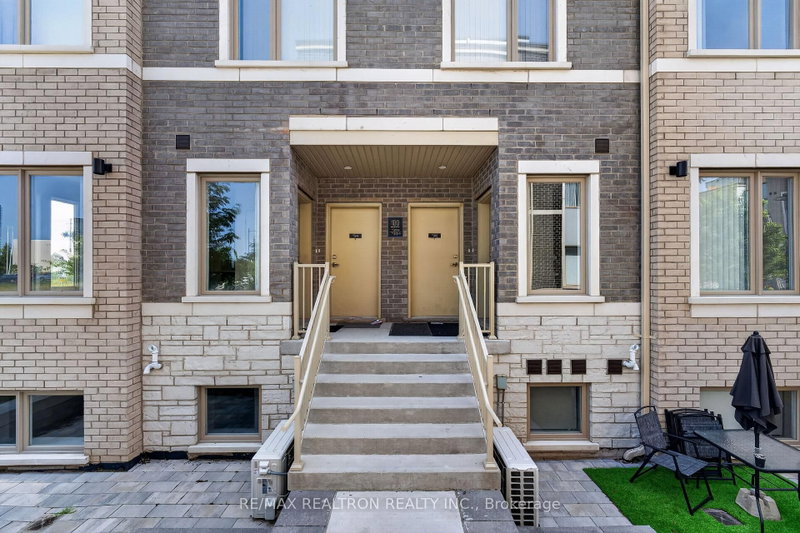 343 - 100 Honeycrisp Crescent