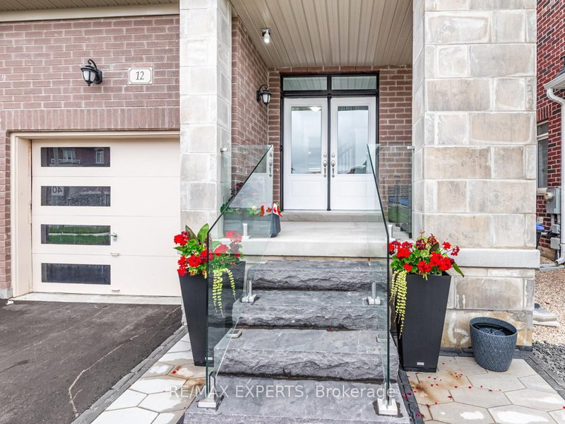 12 Ferragine Crescent