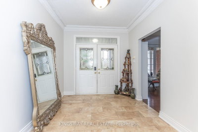 57 McMullen Drive • Whitchurch-Stouffville, ON photo 3
