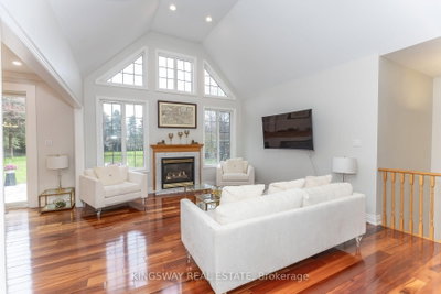 57 McMullen Drive • Whitchurch-Stouffville, ON photo 4