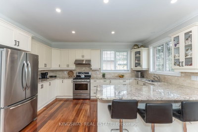 57 McMullen Drive • Whitchurch-Stouffville, ON photo 8