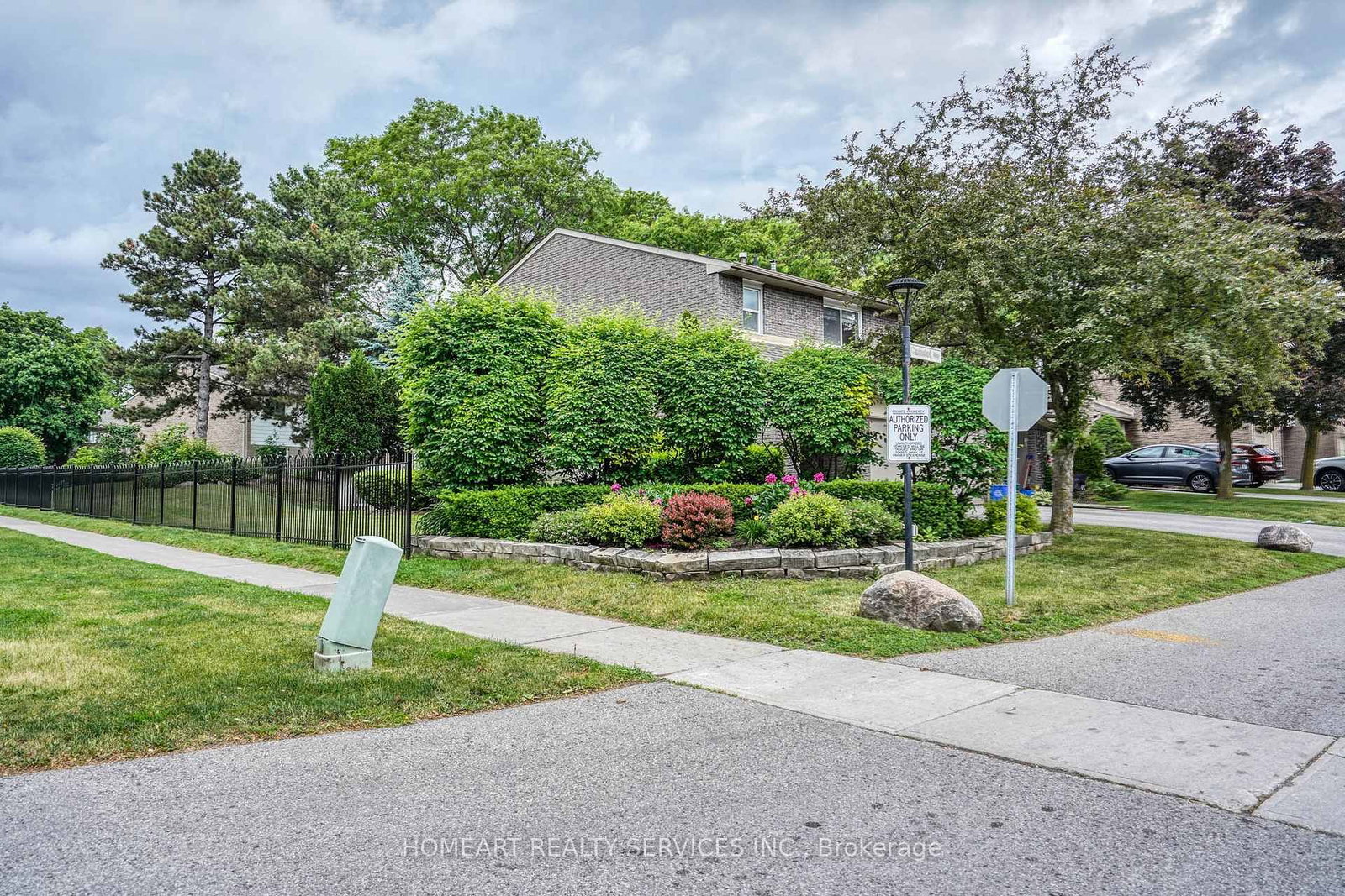 2 Camelot Way • Markham, ON photo 4