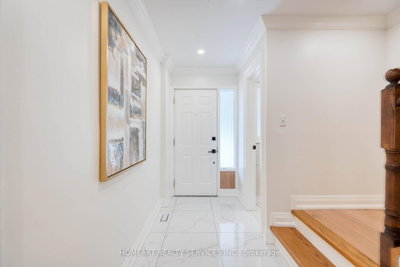 2 Camelot Way • Markham, ON photo 6
