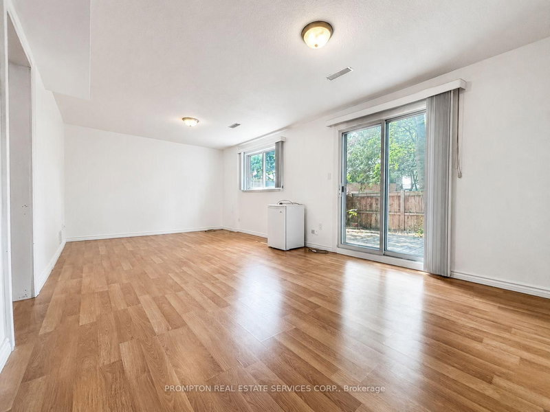 22 Poplar Crescent
