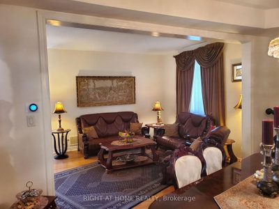 101 Townwood Drive • Richmond Hill, ON photo 8