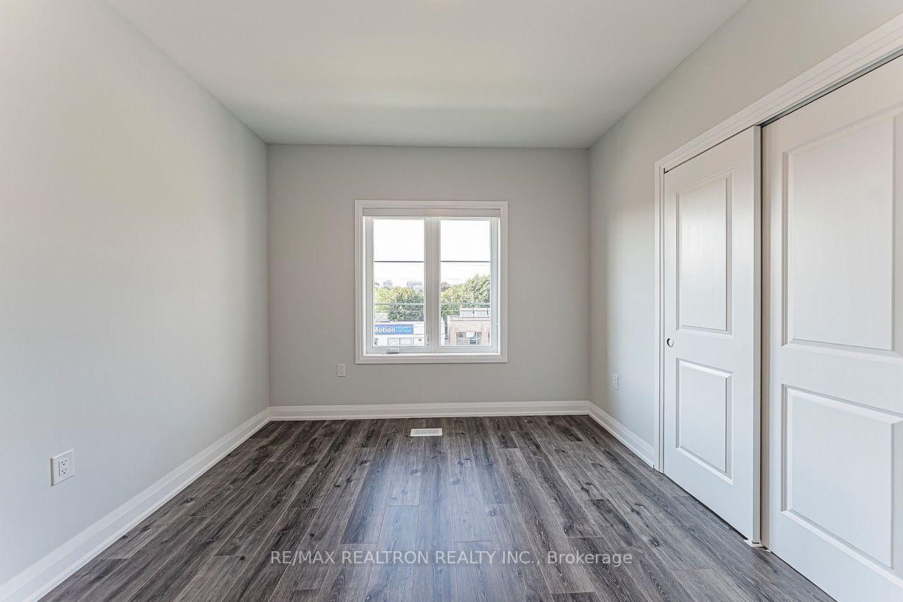 260 Eagle Street • #09 • Newmarket, ON photo 36