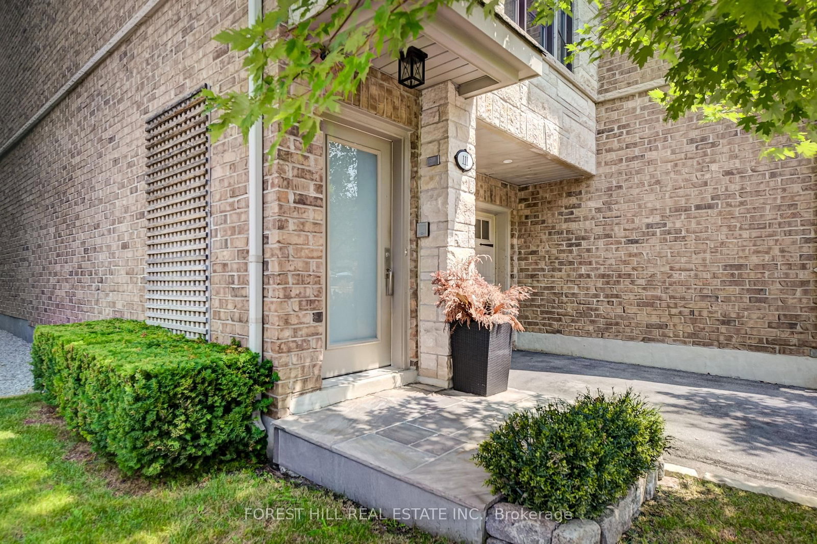 111 Powseland Crescent • Vaughan, ON photo 2