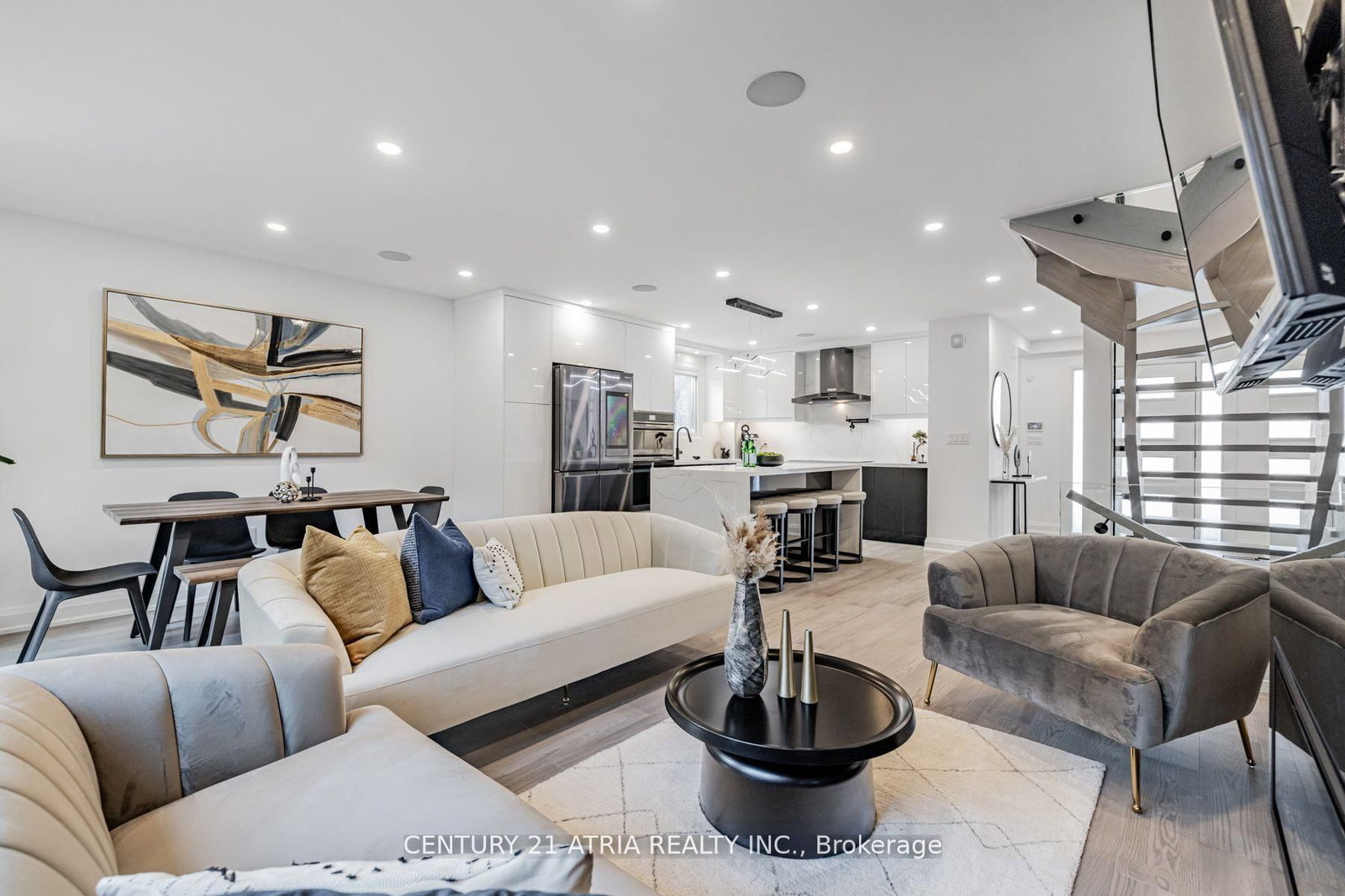 42 Coventry Court • Richmond Hill, ON photo 4