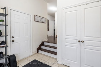278 Sharon Creek Drive • East Gwillimbury, ON photo 4