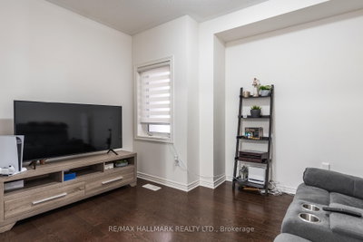 278 Sharon Creek Drive • East Gwillimbury, ON photo 9
