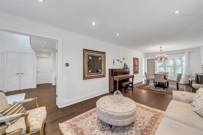 48 Maple Way • East Gwillimbury, ON photo 8
