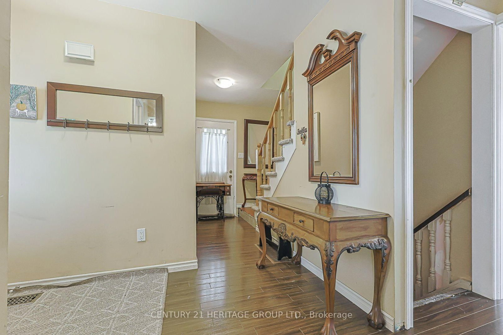 143 Thoms Crescent • Newmarket, ON photo 6