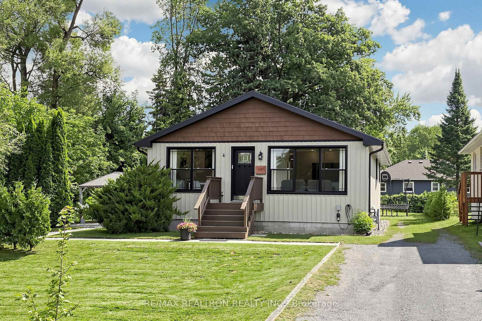 4 Waterbend Drive • Georgina, ON photo 2