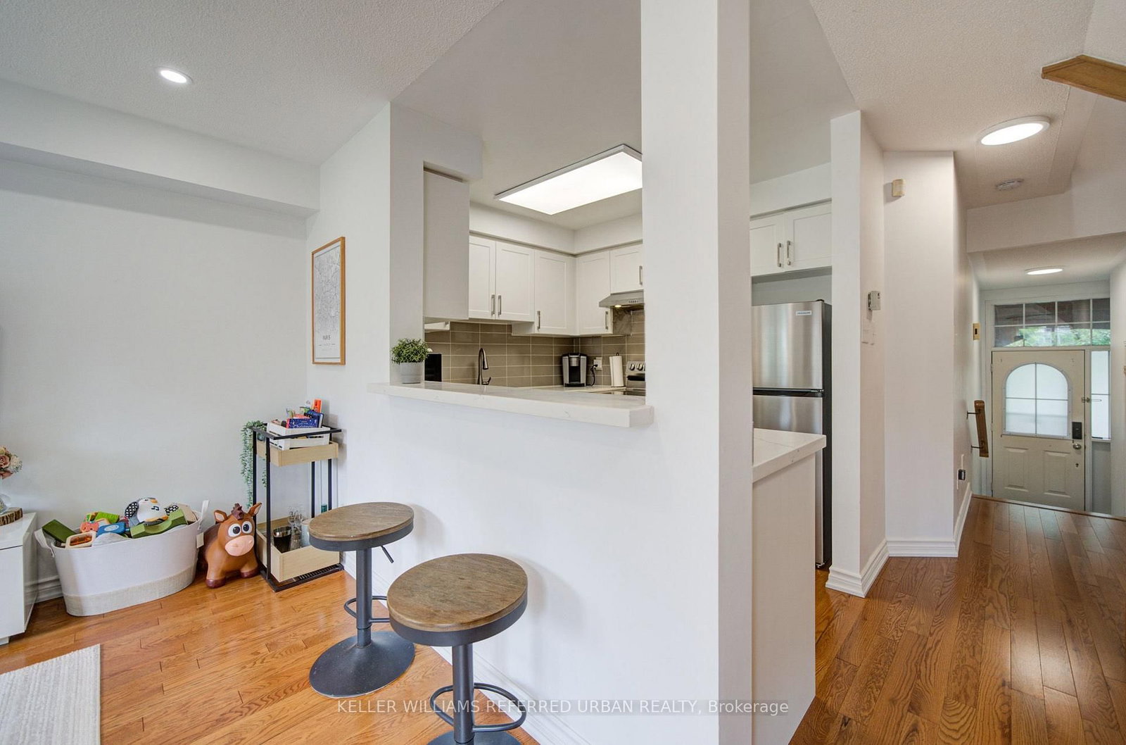 19 Evelyn Buck Lane • Aurora, ON photo 10