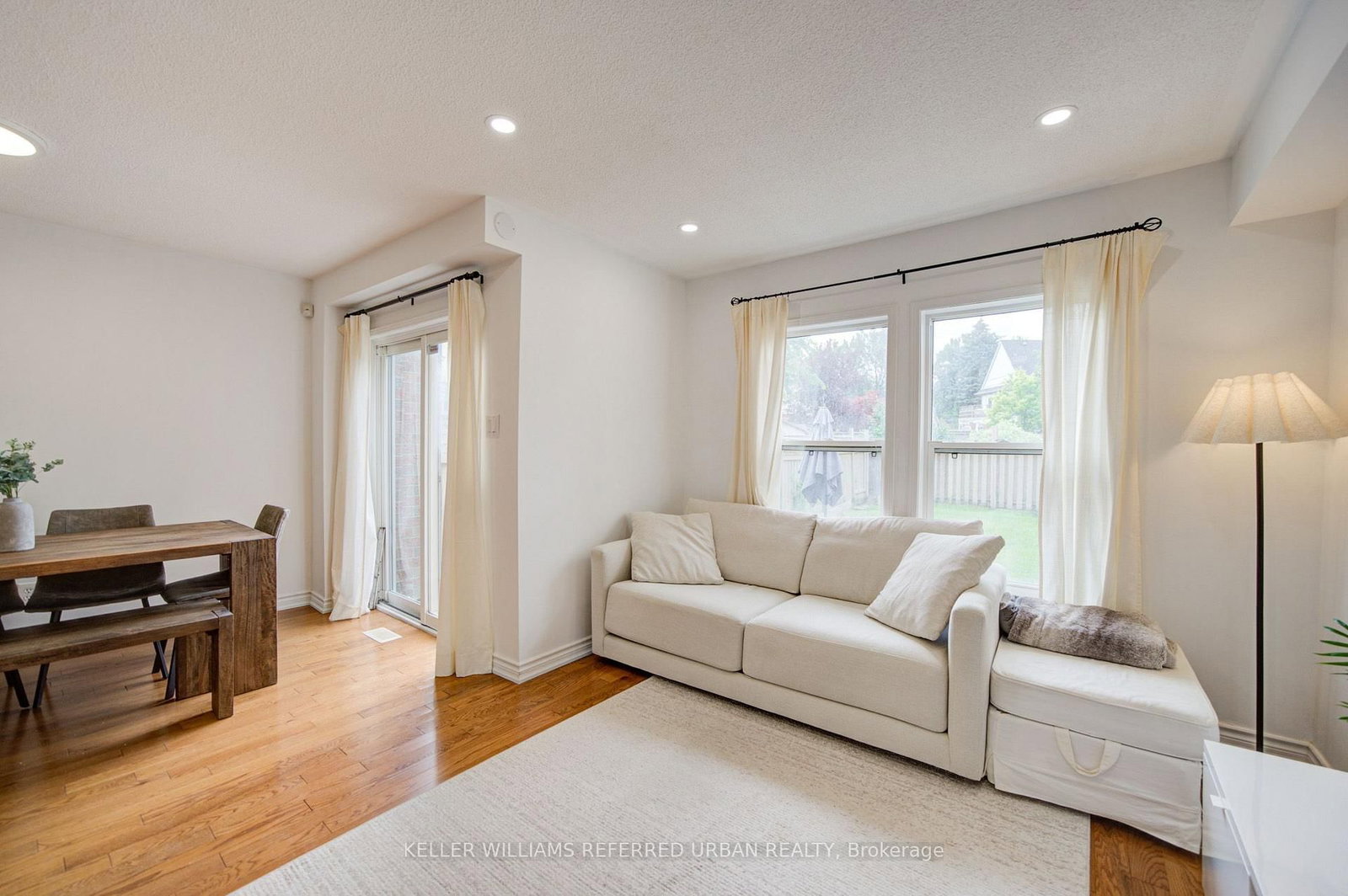 19 Evelyn Buck Lane • Aurora, ON photo 16
