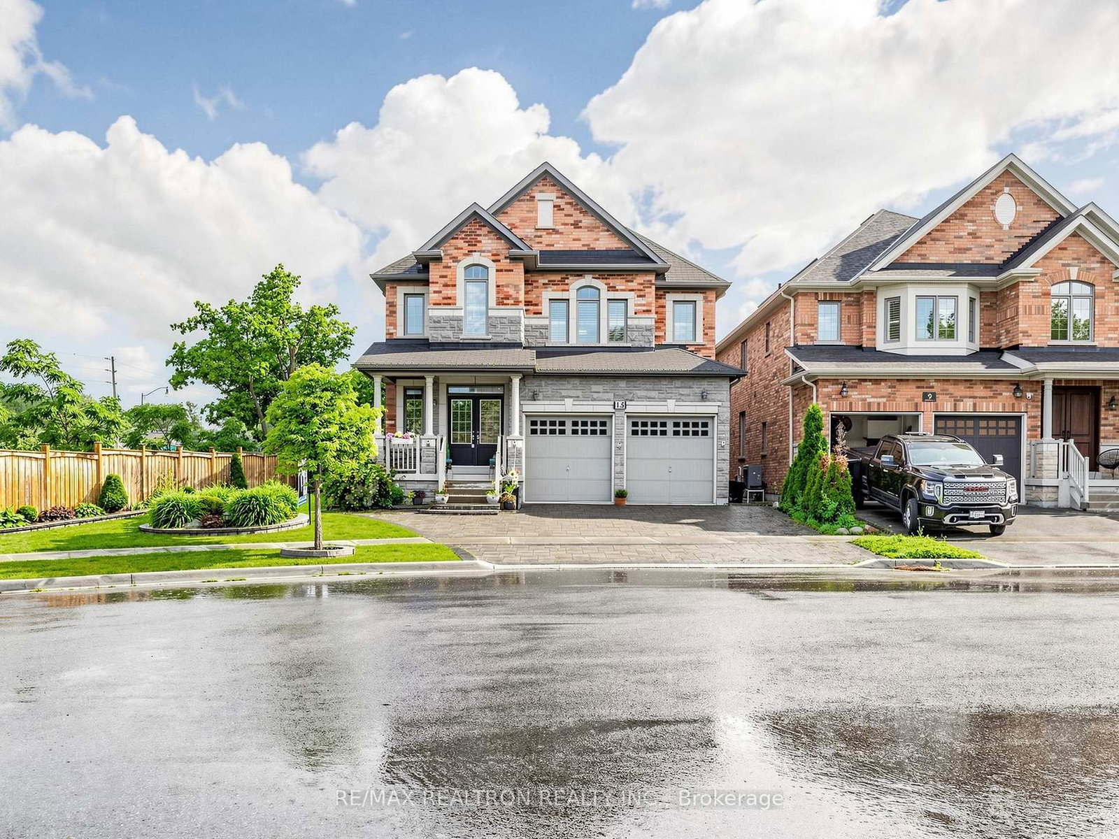 15 Motley Court • Richmond Hill, ON photo 1