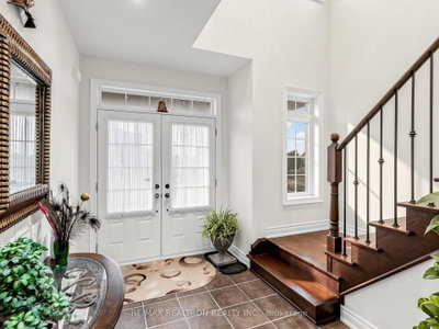 15 Motley Court • Richmond Hill, ON photo 8