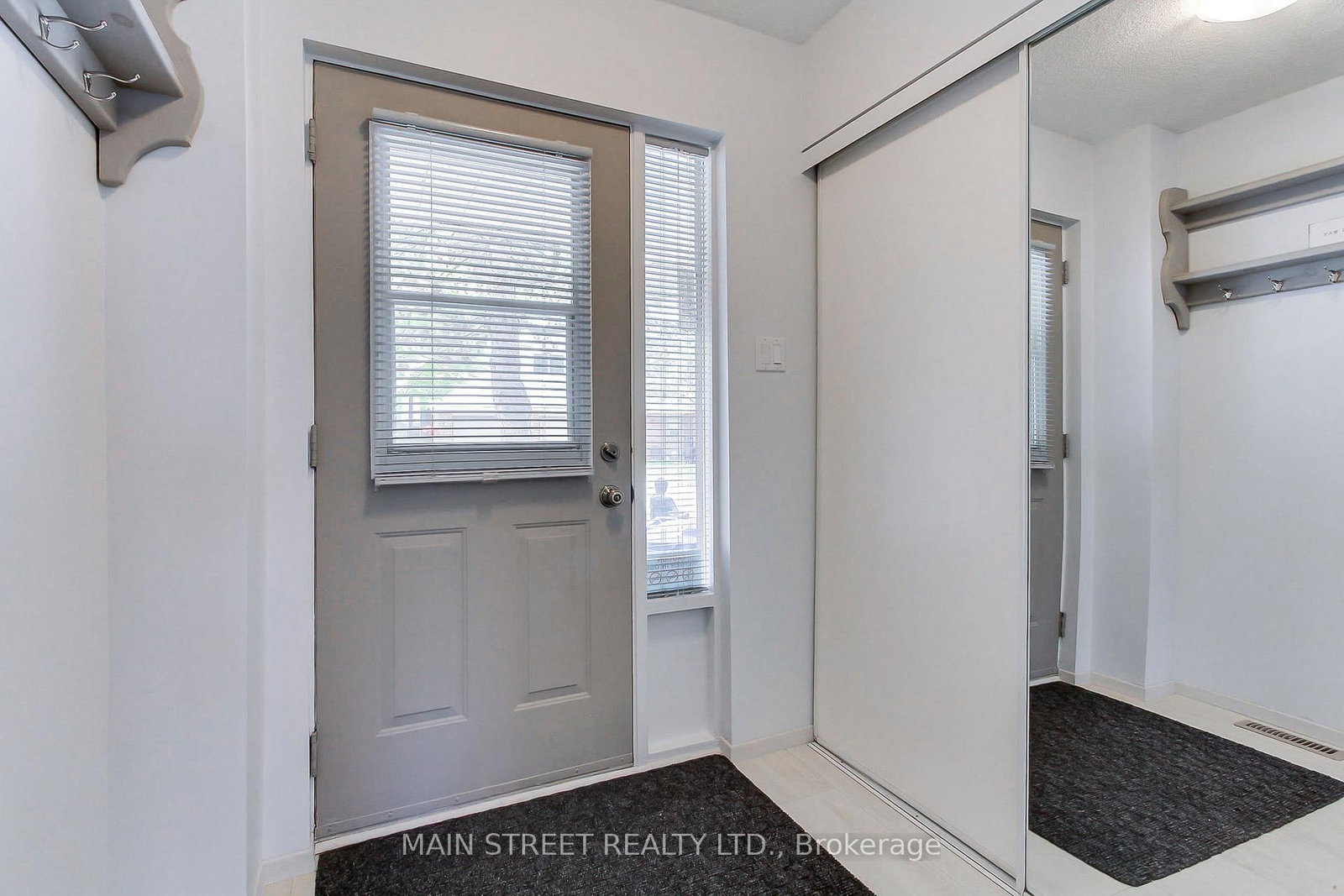 574 Jack Giles Circle • Newmarket, ON photo 4