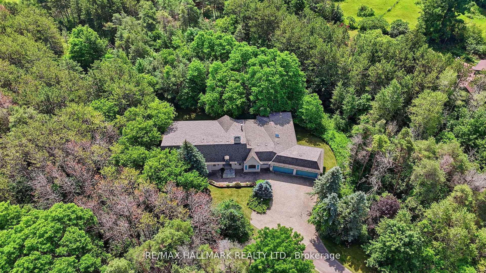 18381 McCowan Road • East Gwillimbury, ON photo 2